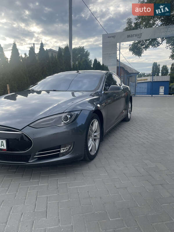 Лифтбек Tesla Model S 2013 в Кременчуге