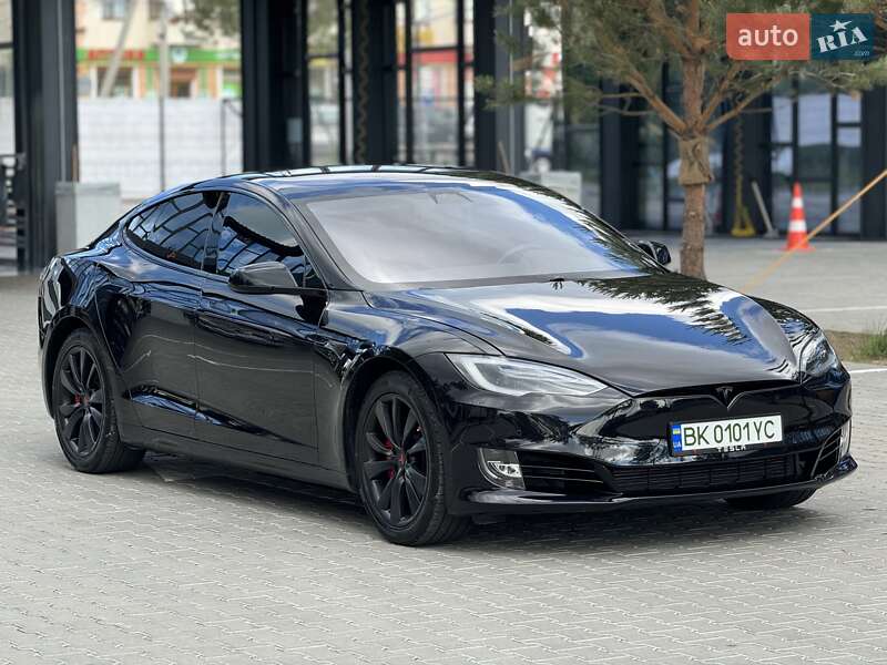 Лифтбек Tesla Model S 2018 в 