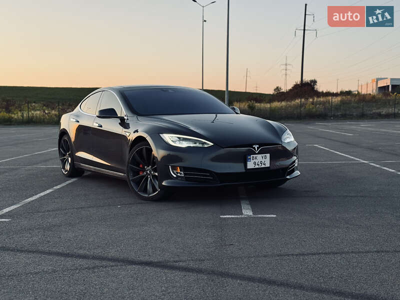 Ліфтбек Tesla Model S 2016 в Острозі