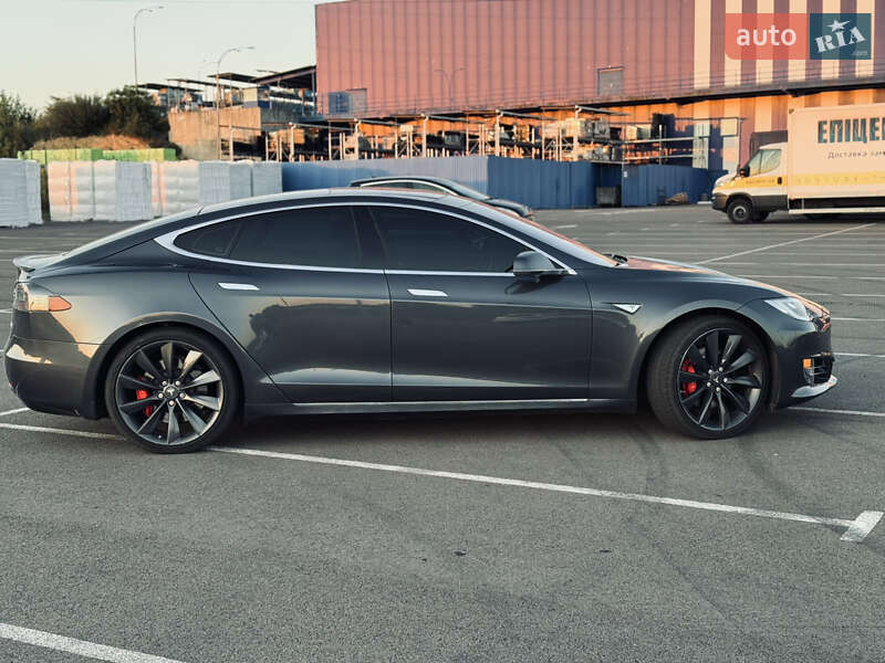Ліфтбек Tesla Model S 2016 в Острозі