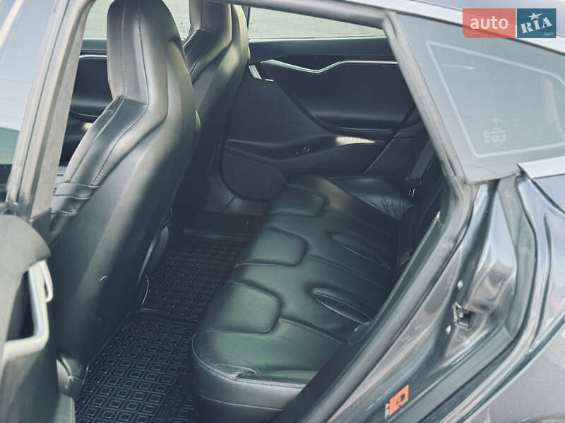 Ліфтбек Tesla Model S 2016 в Острозі