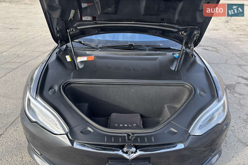 Ліфтбек Tesla Model S 2016 в Острозі