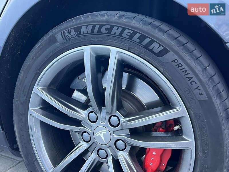 Лифтбек Tesla Model S 2014 в Одессе