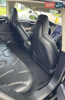 Лифтбек Tesla Model S 2013 в 