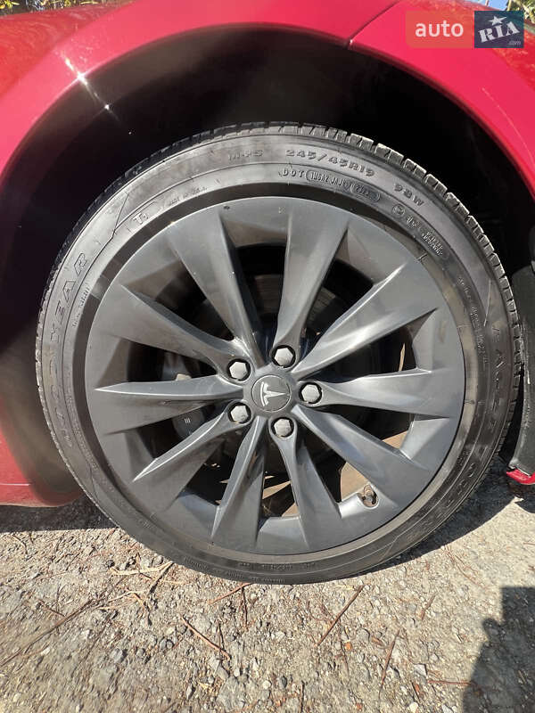 Лифтбек Tesla Model S 2018 в Тернополе