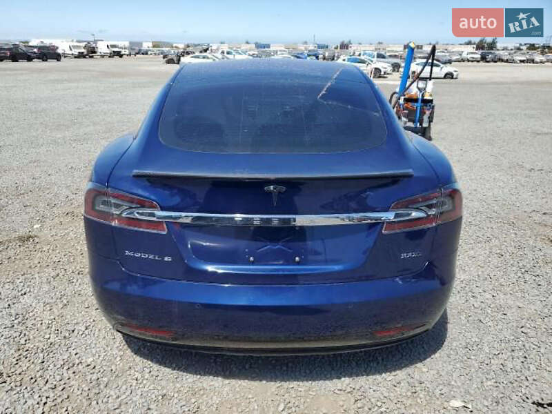 Лифтбек Tesla Model S 2017 в Львове