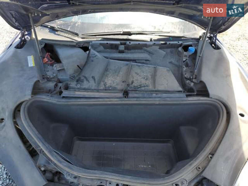 Лифтбек Tesla Model S 2017 в Львове