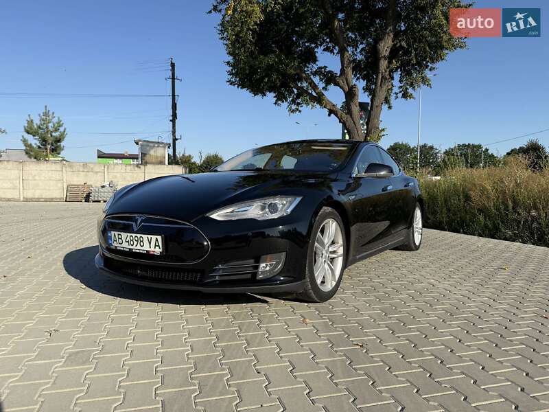 Ліфтбек Tesla Model S 2015 в 