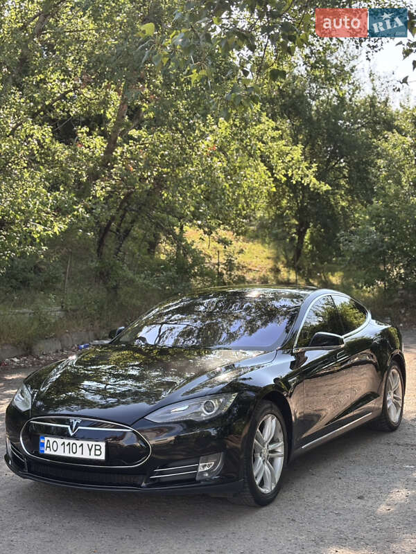 Ліфтбек Tesla Model S 2014 в 