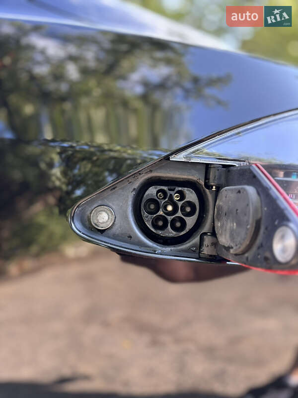 Лифтбек Tesla Model S 2014 в Ужгороде фото 15 Лифтбек Tesla Model S 2014 в Ужгороде