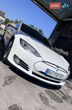 Лифтбек Tesla Model S 2014 в 