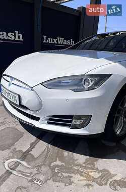 Лифтбек Tesla Model S 2014 в 