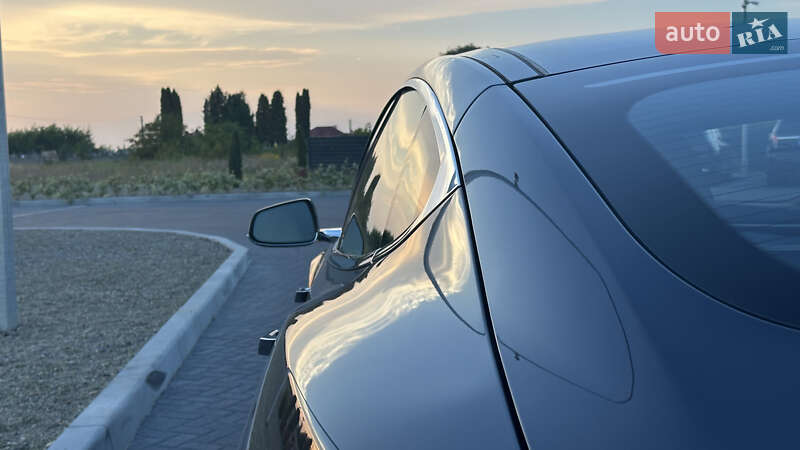 Лифтбек Tesla Model S 2016 в Львове