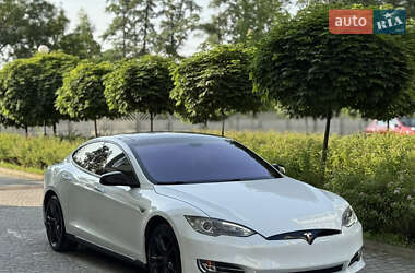 Ліфтбек Tesla Model S 2014 в 