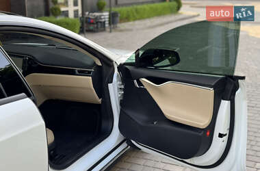 Ліфтбек Tesla Model S 2014 в 
