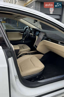 Ліфтбек Tesla Model S 2014 в 