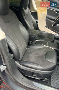Ліфтбек Tesla Model S 2015 в 