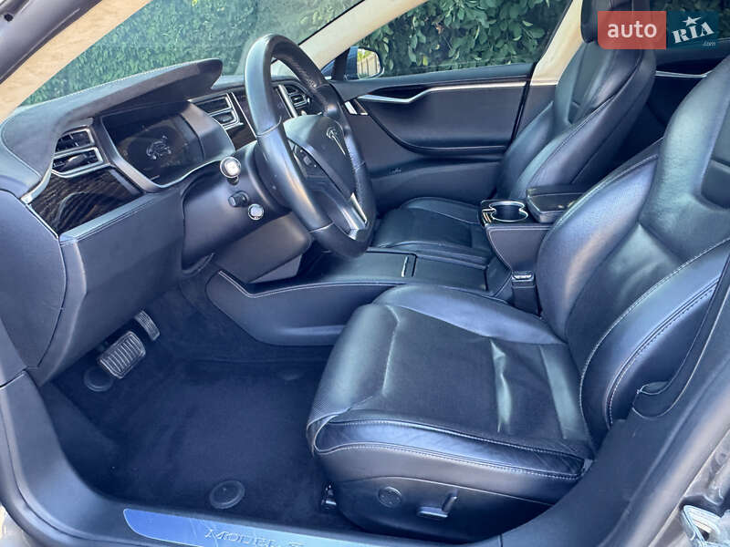 Лифтбек Tesla Model S 2017 в Одессе