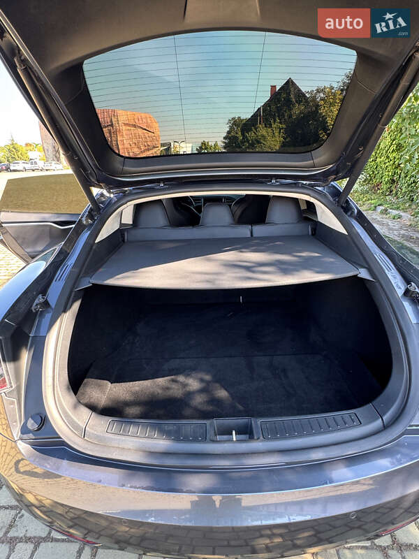 Лифтбек Tesla Model S 2017 в Одессе