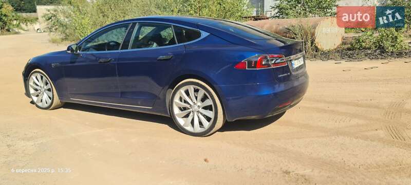 Лифтбек Tesla Model S 2017 в Ивано-Франковске