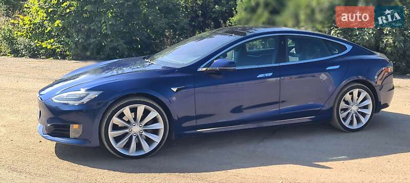 Лифтбек Tesla Model S 2017 в Ивано-Франковске