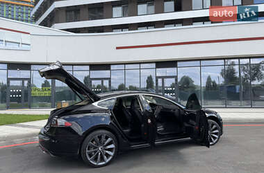 Лифтбек Tesla Model S 2013 в 