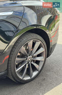 Лифтбек Tesla Model S 2013 в 