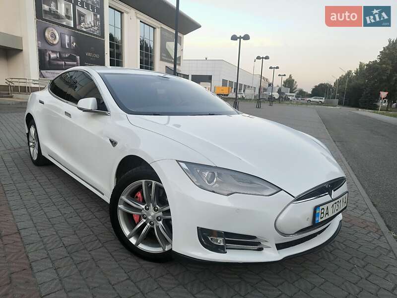 Лифтбек Tesla Model S 2014 в Днепре