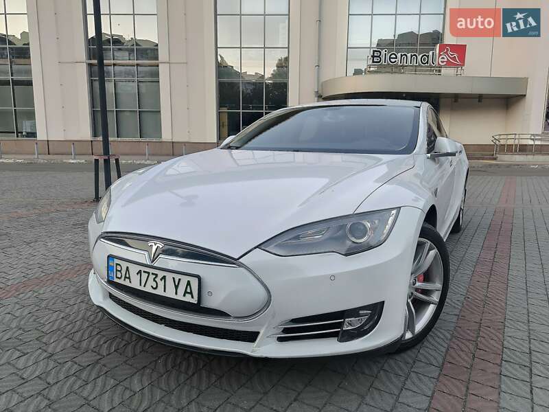 Лифтбек Tesla Model S 2014 в Днепре