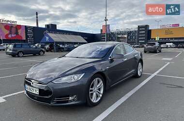 Лифтбек Tesla Model S 2015 в Киеве