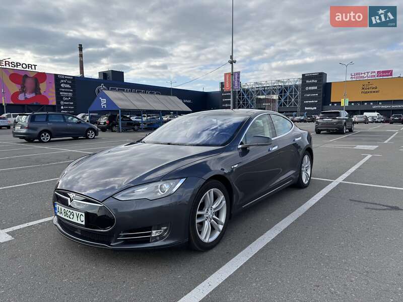Ліфтбек Tesla Model S 2015 в 