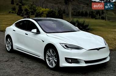 Tesla Model S 2020