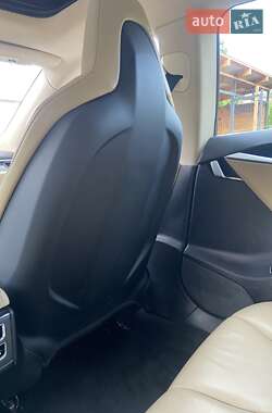Ліфтбек Tesla Model S 2013 в 