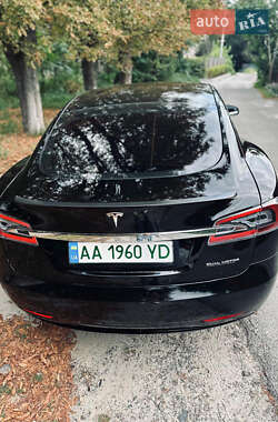 Ліфтбек Tesla Model S 2020 в 