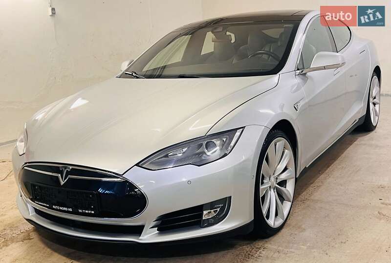 Ліфтбек Tesla Model S 2015 в Києві