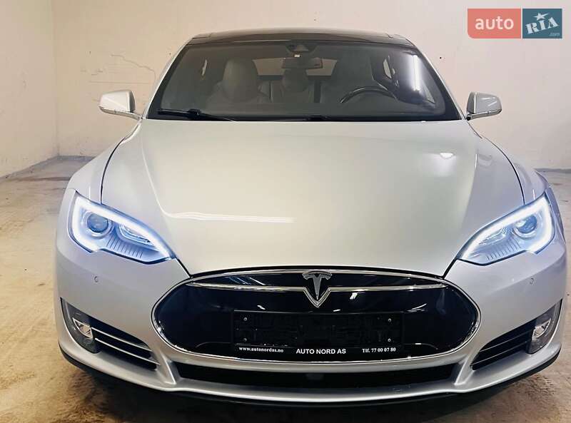 Ліфтбек Tesla Model S 2015 в Києві