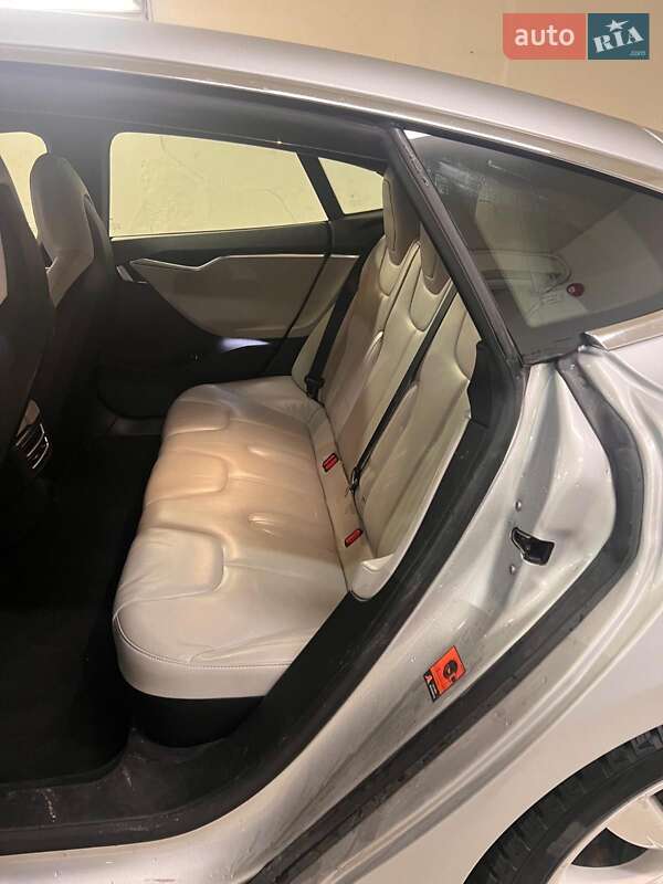 Ліфтбек Tesla Model S 2015 в Києві