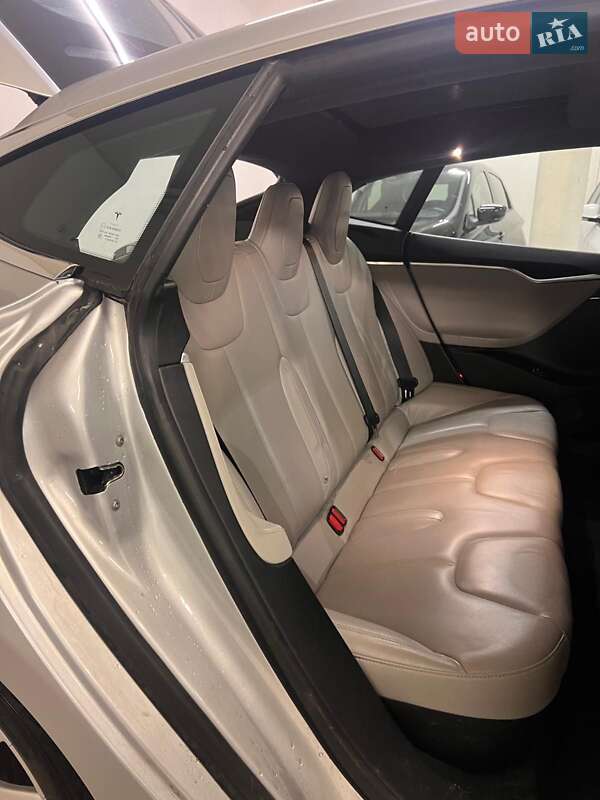 Ліфтбек Tesla Model S 2015 в Києві