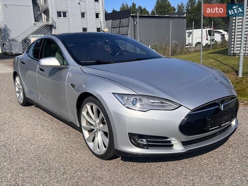 Ліфтбек Tesla Model S 2015 в Києві