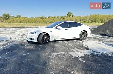 Лифтбек Tesla Model S 2016 в Черкассах