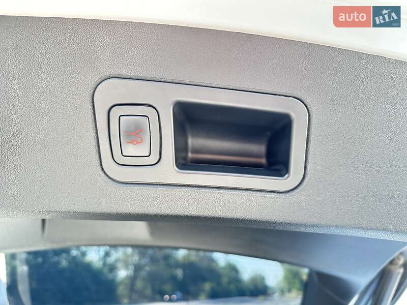 Лифтбек Tesla Model S 2016 в Черкассах фото 28 Лифтбек Tesla Model S 2016 в Черкассах