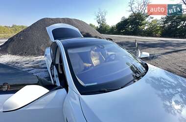 Лифтбек Tesla Model S 2016 в Черкассах