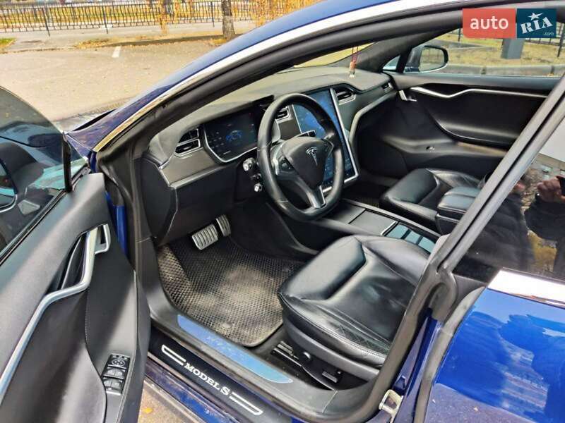Ліфтбек Tesla Model S 2015 в Києві