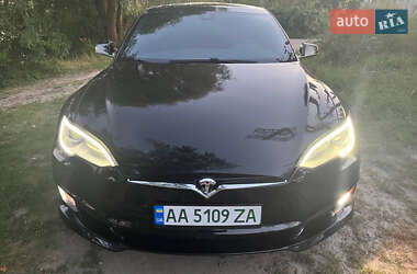 Ліфтбек Tesla Model S 2015 в Києві