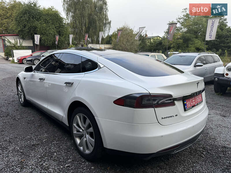 Лифтбек Tesla Model S 2013 в Львове