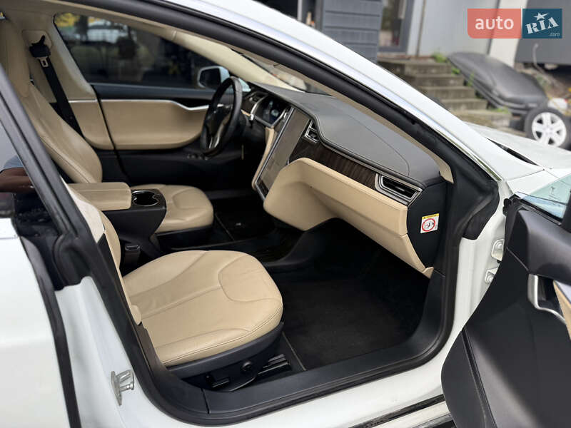 Лифтбек Tesla Model S 2013 в Львове