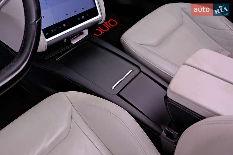 Ліфтбек Tesla Model S 2016 в Одесі