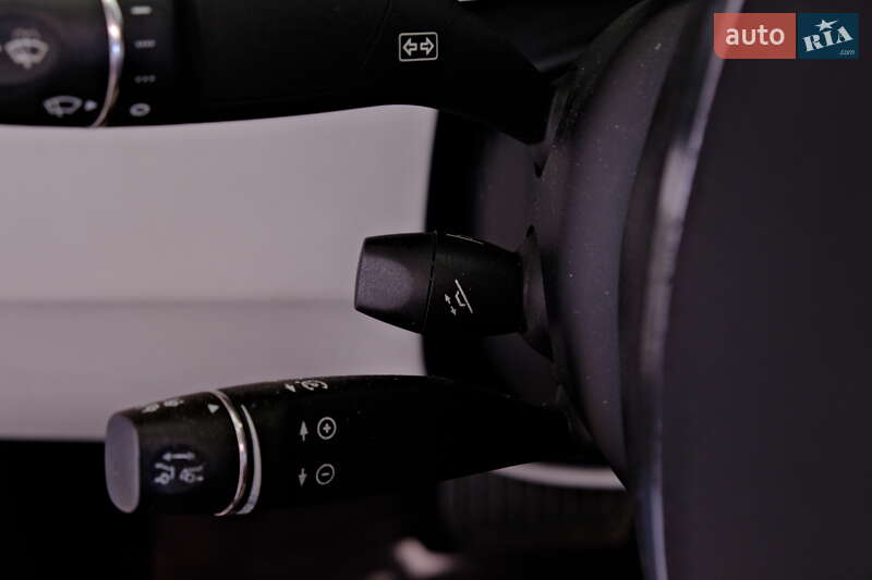 Ліфтбек Tesla Model S 2016 в Одесі