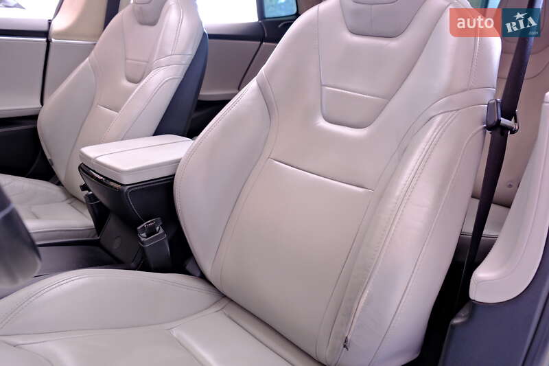 Ліфтбек Tesla Model S 2016 в Одесі