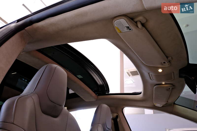 Ліфтбек Tesla Model S 2016 в Одесі